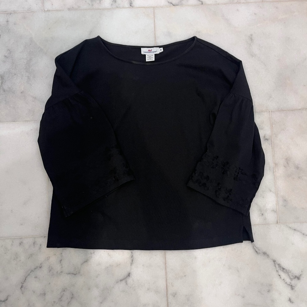 Vineyard vines black t-shirt with ruffle sleeve